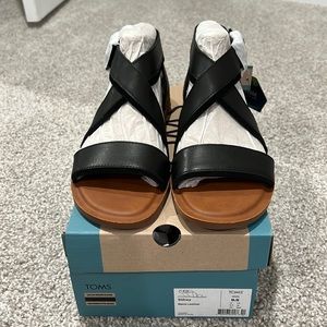 Tom’s Sidney Black Leather Womens Sandals - Size 9.5